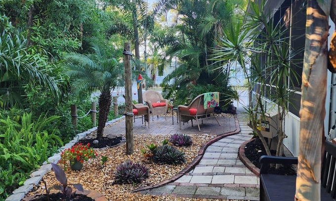Braden River Cottage | Your Slice of Paradise is HERE! Golf Cart & All Resort Perks included!