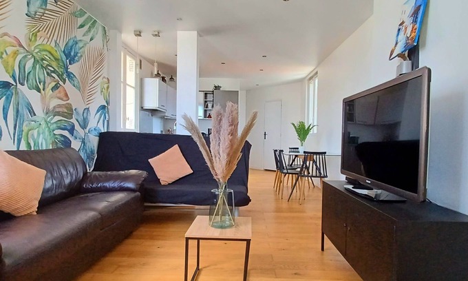 Bois-Colombes Apartment | Your tropical haven in Paris