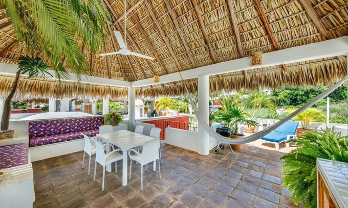 Hidalgo House | Your Tropical Paradise Getaway