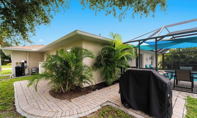 South Venice House | YOUR TROPICAL OASIS WITH PRIVATE POOL