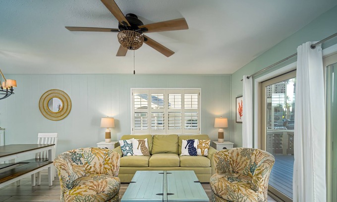 Rockport Condo | Your TX Vacay w/Private Dock 8 min to the Beach
