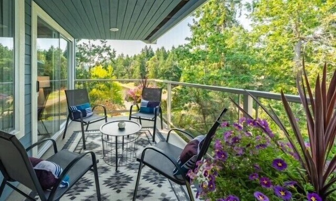 Regional District of Nanaimo Condo | Your vacation memories will be more affordable on Canada's gem Vancouver Island.