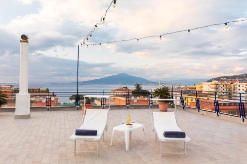 Sorrento City Centre Apartment | YourHome - Olly House