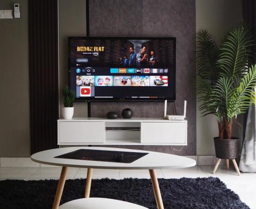 Nilai Apartment | Youth City Cozy Pool View Homestay Nilai by TR