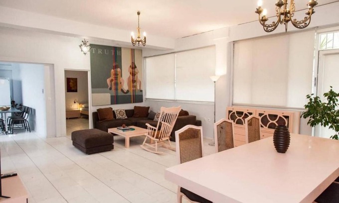 Ilioupoli Apartment | Ypsilon IconicAthensHome