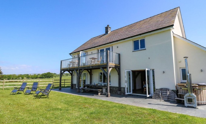 Bontnewydd House | YR ADFA, pet friendly, luxury holiday cottage in Tregaron