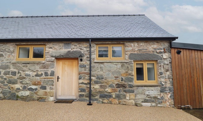 Bala Cottage | YR ARENIG, with a garden in Bala