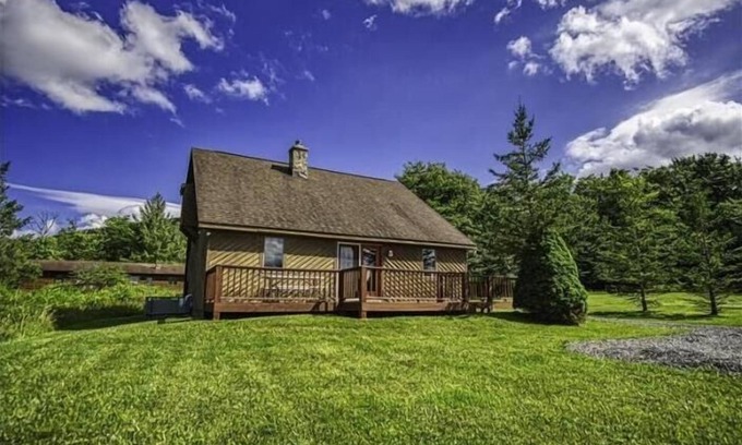 Timberline House | YR10- Close to Timberline! Pet Friendly! Hot tub!