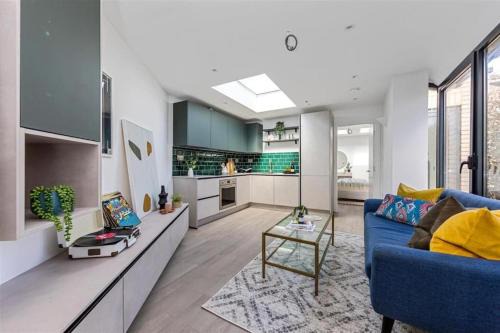 Cathall House | YT Leyton House with Garden