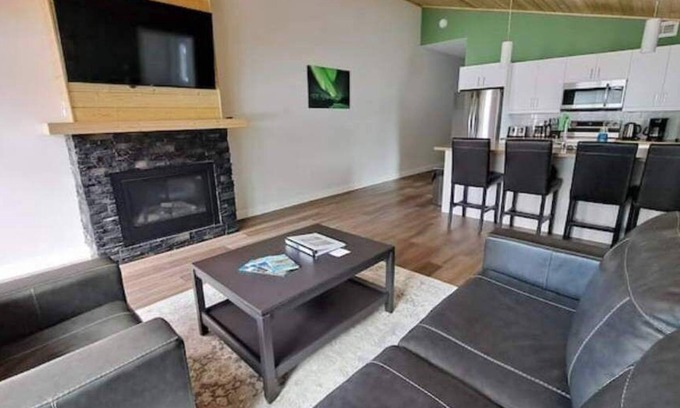 Whitehorse House | Yukon Hot Springs Suite #36