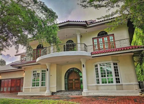 Alor Gajah House | Yussy Homestay at Afamosa Bungalow