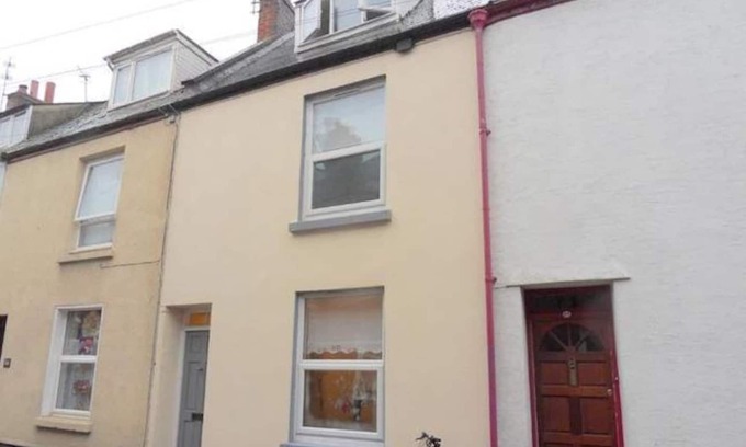 Exmouth House | Yves Cottage, close to beach