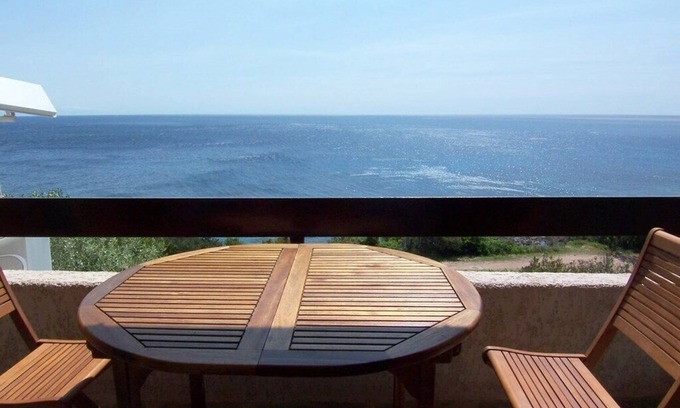 Tarcu House | YVETTE MINI-VILLA - FACING THE SEA- 3*
