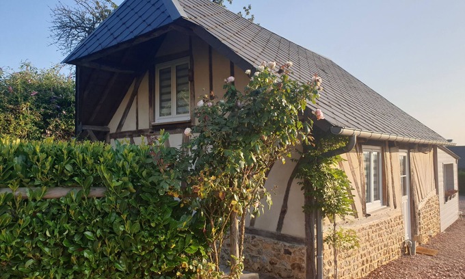 Conteville House | Yzen cottage in countryside near Honfleur