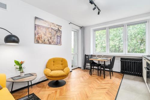 Mirow Apartment | Złota 77 by NYX Apart