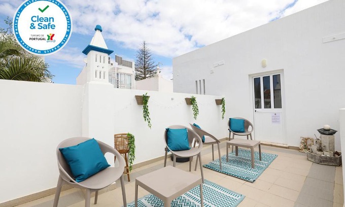 Lagos City Center House | Z - Gil Vicente Guest Rooms