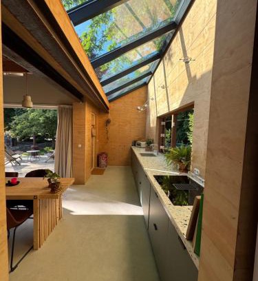 Heerenveen Bed & Breakfast | Zaadlab Voormalig KI station