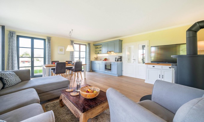 Lohme House | ZEESENBOOT | Thatched semi-detached house