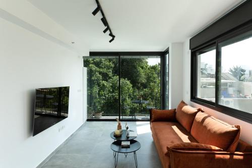 Old North Apartment | Zeev Jabotinsky Residence - With Mamad