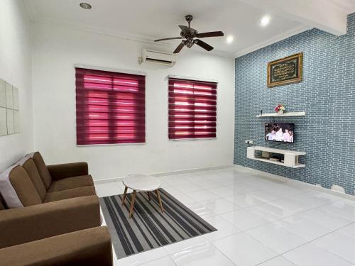 Kawasan Perindustrian Chendering House | Zeeyad Homestay dan Roomstay