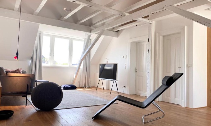 Nippes Apartment | Zehuus mit Domblick und Dachterrasse