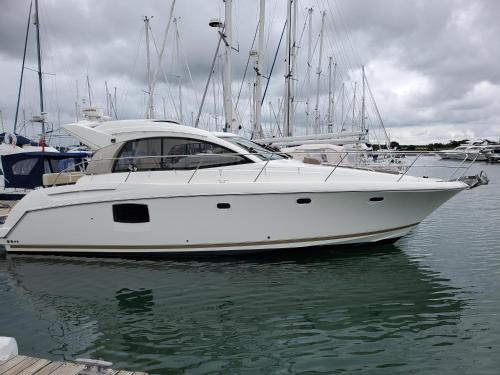 New Forest District Boat Rental | Zen Dog Luxury Motor Yacht