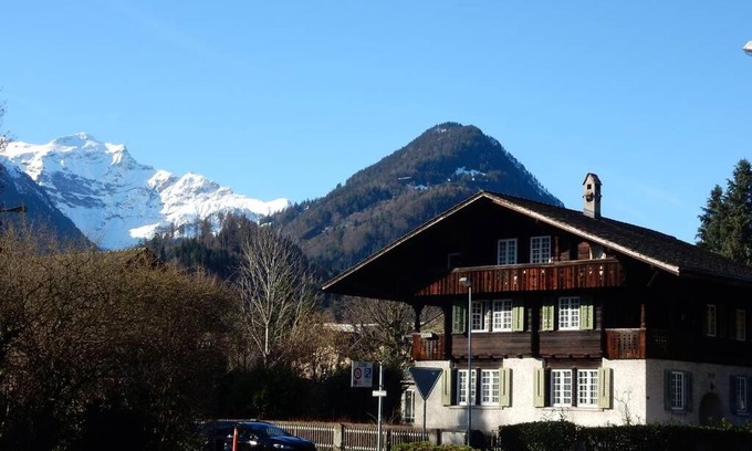 Central Interlaken Apartment | Zentral gelegene Wohnung mit grossem Garten