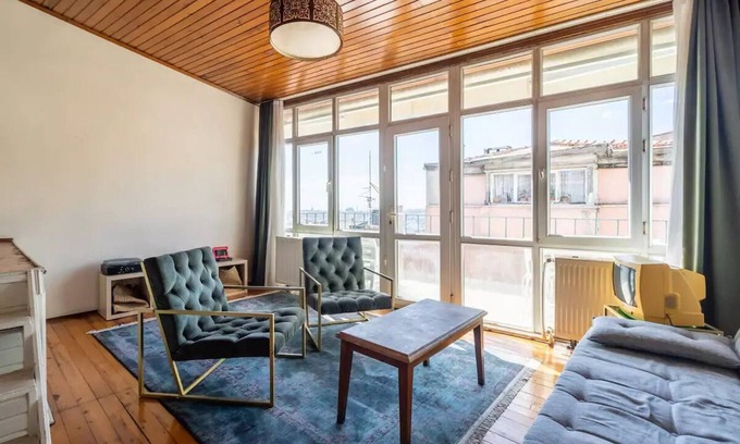Taksim House | Zentral Gelegenes Maisonnette Loft in Taksim