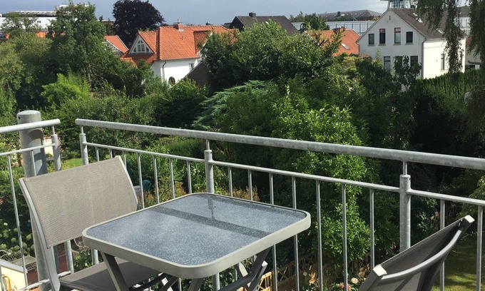 Haarenesch Apartment | Zentrale Altbauwohnung 3 Schlafzimmer mit Balkon