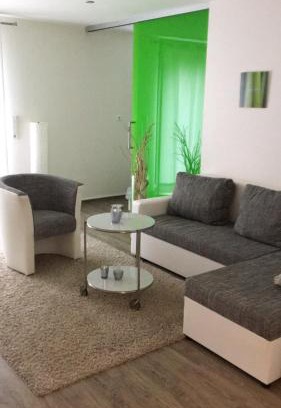 Hofstetten Apartment | Zentrale Ferienwohnung mit Waldblick