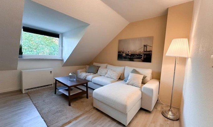 Ostviertel Apartment | Zentrale Wohnung für 4 mit Bett und Schlafcouch