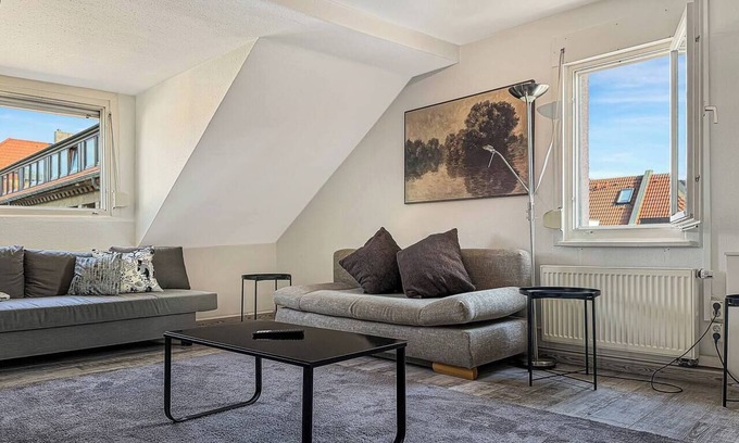 Nuertingen Apartment | Zentrales Nürtingen Penthouse – 14 Pers., Zentrales Penthouse Nürtingen für 14 Pers