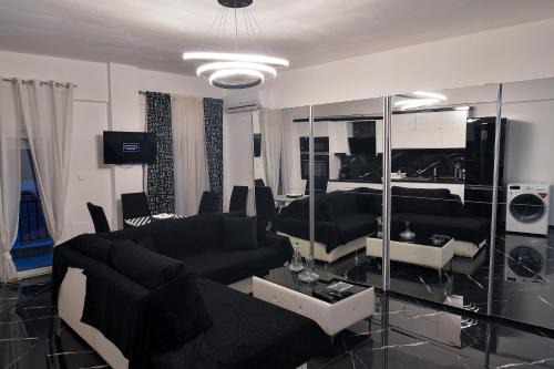 Katerini Apartment | Zeusplace Black and White Retreat