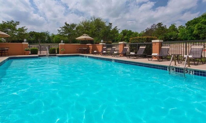 Austin Hotel | Zilker Metropolitan Park Tour! 4 Spacious Units w/FREE Parking, Outdoor Pool!