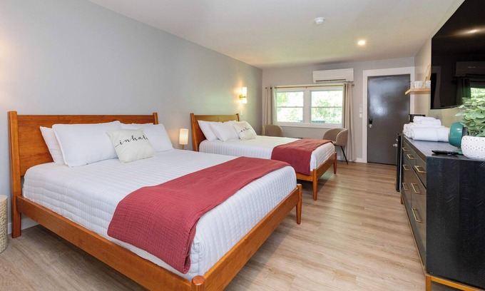 Valley Creek Run Apartment | Zinnia- Deluxe Double Queen Studio at The Dogwood