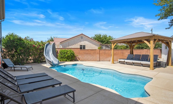 La Verkin House | Zion Desert "Cruise" House - private pool, hot tub & game room