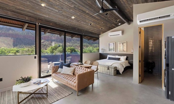 Zion National Park South Entrance Apartment | Zion loft | Canyon Views | Unit 1