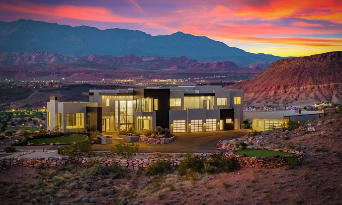 Washington Fields House | Zion Luxe Retreat/Pool Cinema Pickleball