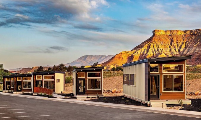 Virgin House | Zion Retreat: Brand New Tiny Home w/King Bed, Full Kitchen & Kids Loft #14