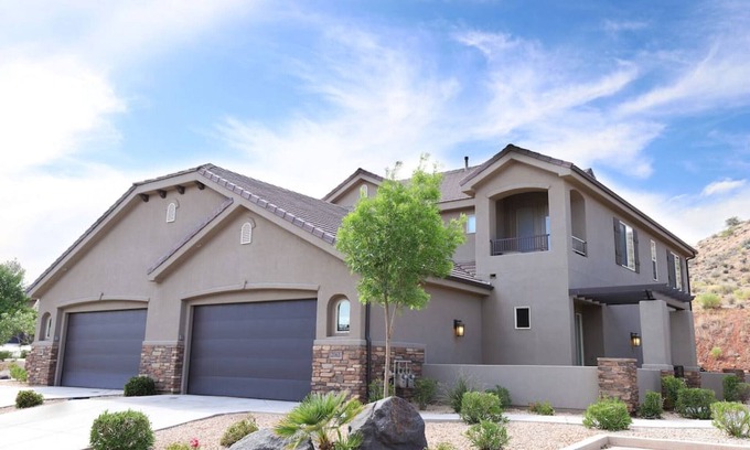 Washington House | Zion's Gate - Newly furnished & near Zion