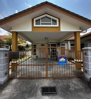 Kampung Baharu Sungai Udang House | ziramike homestay