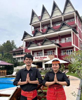 Tuk Tuk Hotel | Zoé’s Paradise Waterfront Hotel