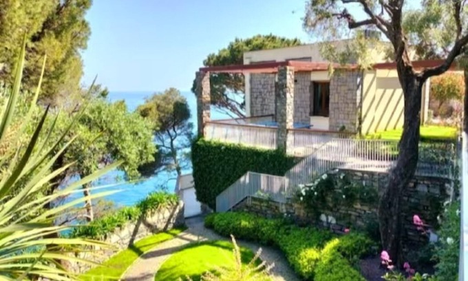 Zoagli House | Zoagli, 15km de Portofino. Pool and sea view with private access to the water.
