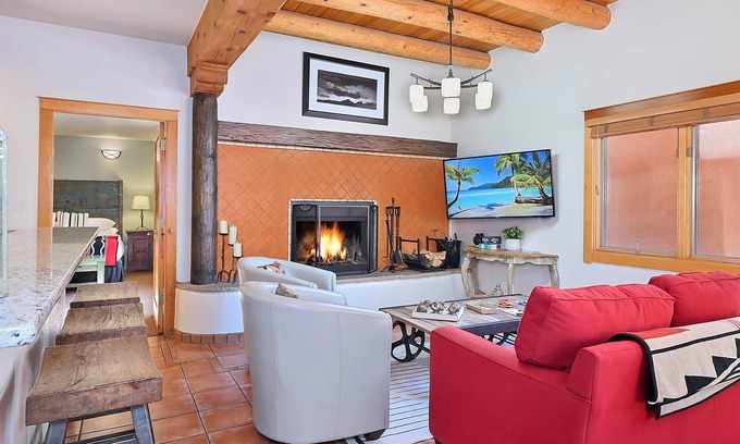 Downtown Santa Fe Villa | Zona Rosa 74, Santa Cristobal