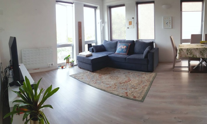 Elephant and Castle Apartment | Zone 1 London Flat (up to 4 people)!
