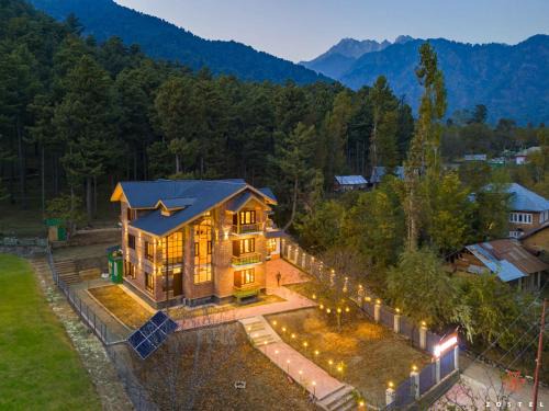 Dehwathu Hostel | Zostel Pahalgam