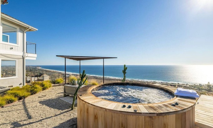 Western Malibu House | Zuma Beach View Estate with Cedar Soaking Tub