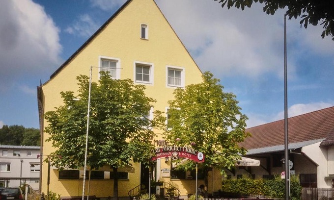 Allach-Untermenzing House | Zur Allacher Mühle