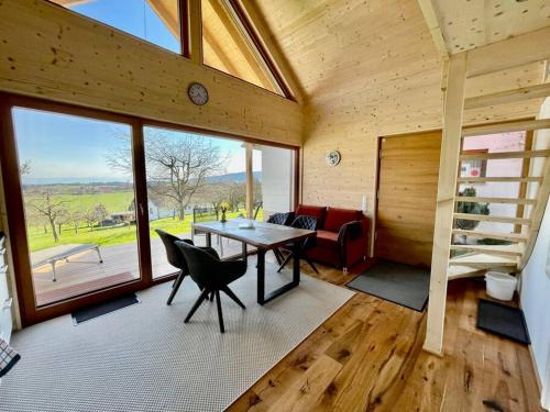 Horgenzell House | Zweistöckiges Natur-Holzhaus mit Berg- & Seesicht
