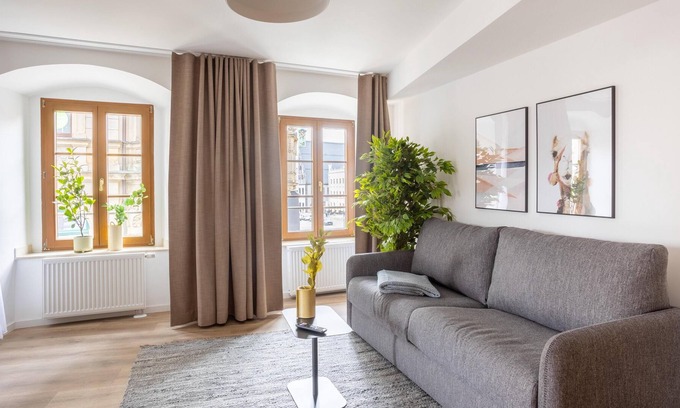Zwickau Apartment | Zwickau Hauptmarkt | Suite XL + Sofa Bed (LT)